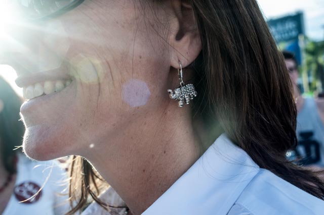 A tide fan sports elephant ear rings