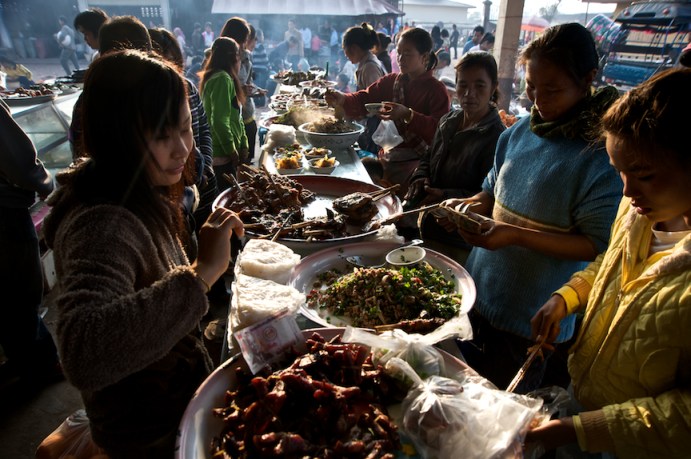 Morning market in Muang Sing
